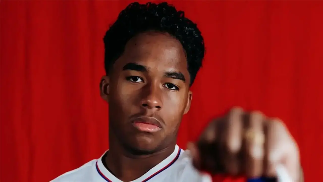 ليس هربًا من الدكة فقط.. لاعب ريال مدريد السابق يدفع إندريك نحو ليون